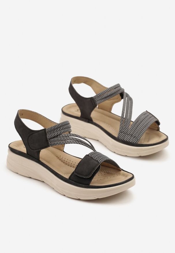 Born2be - Czarne Sandały z Ozdobnymi Paskami Natarissa. Okazja: na co dzień. Zapięcie: pasek. Kolor: czarny. Materiał: jeans. Styl: casual