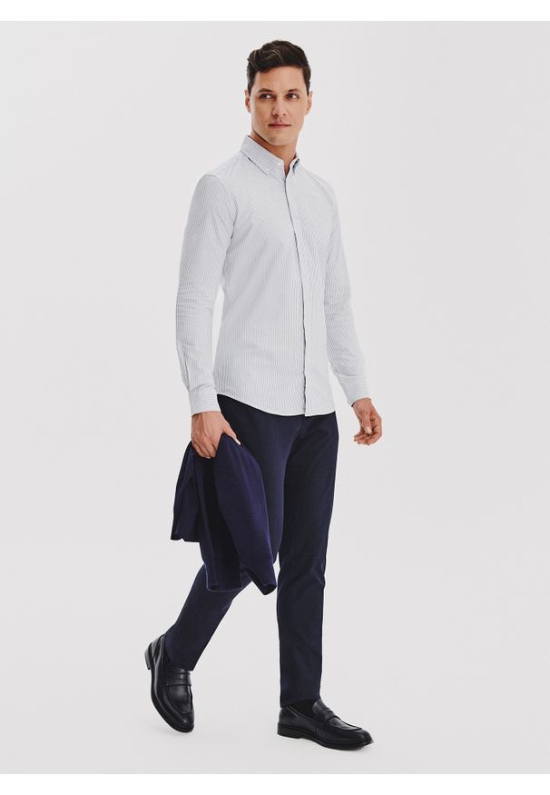 Pako Lorente - PAKO LORENTE – Koszula męska w szary prążek. Typ kołnierza: button down. Kolor: szary. Materiał: bawełna. Długość rękawa: długi rękaw. Długość: długie. Wzór: prążki