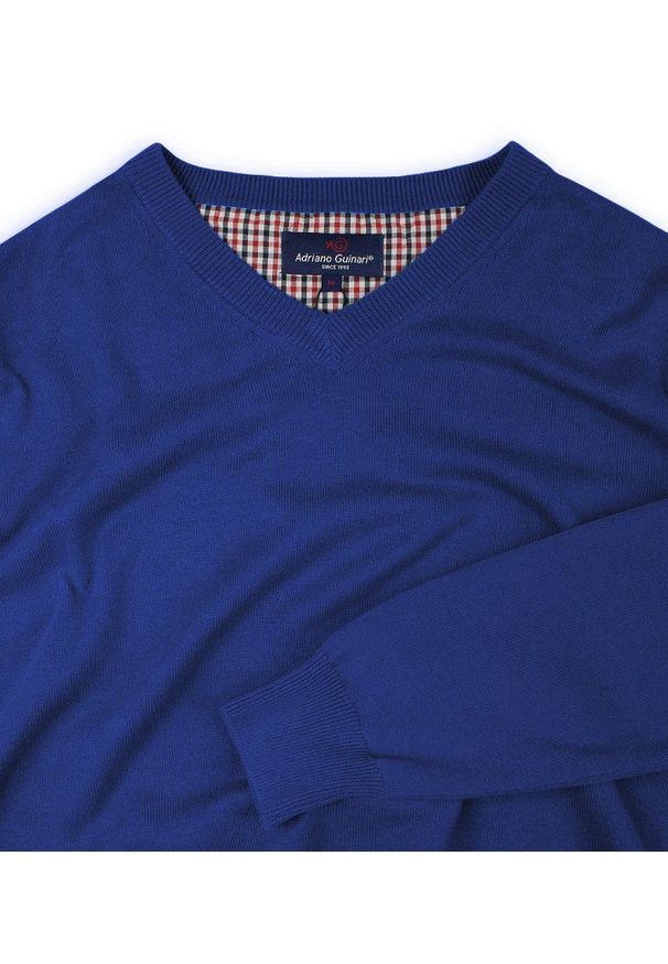 Sweter Chabrowy w Serek (V-neck), Klasyczny -Adriano Guinari- Męski, Niebieski. Okazja: na spotkanie biznesowe, do pracy, na co dzień. Typ kołnierza: dekolt w serek. Kolor: niebieski. Materiał: bawełna. Styl: klasyczny