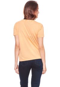 Wrangler - WRANGLER T SHIRT DAMSKI DRAPE TEE APRICOT NECTAR W7016DI65 112130884. Wzór: nadruk. Styl: vintage #7
