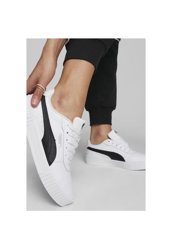 Puma - Damskie sneakersy Carina 2.0 PUMA White Black Silver Gray. Okazja: na plażę. Kolor: biały, wielokolorowy, czarny, szary. Materiał: materiał, syntetyk. Sezon: lato. Sport: tenis