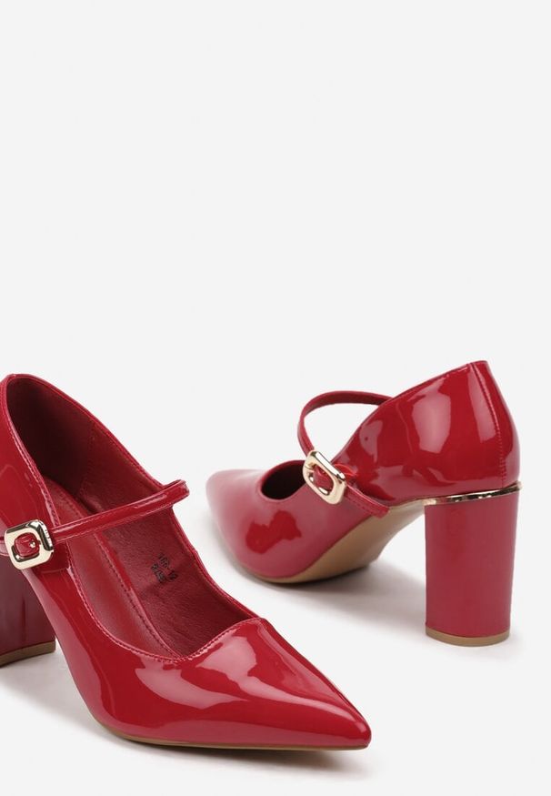 Renee - Bordowe Lakierowane Czółenka z Elegancką Klamerką na Słupku Naonisia. Zapięcie: pasek. Kolor: czerwony. Materiał: lakier. Wzór: aplikacja. Obcas: na słupku. Styl: elegancki