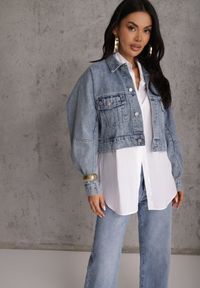 Renee - Niebieska Kurtka Jeansowa z Bawełny Typu Crop Bomber Jacket Veloma. Okazja: na co dzień. Kolor: niebieski. Materiał: jeans, bawełna. Długość: krótkie. Wzór: kolorowy. Styl: casual, elegancki #3