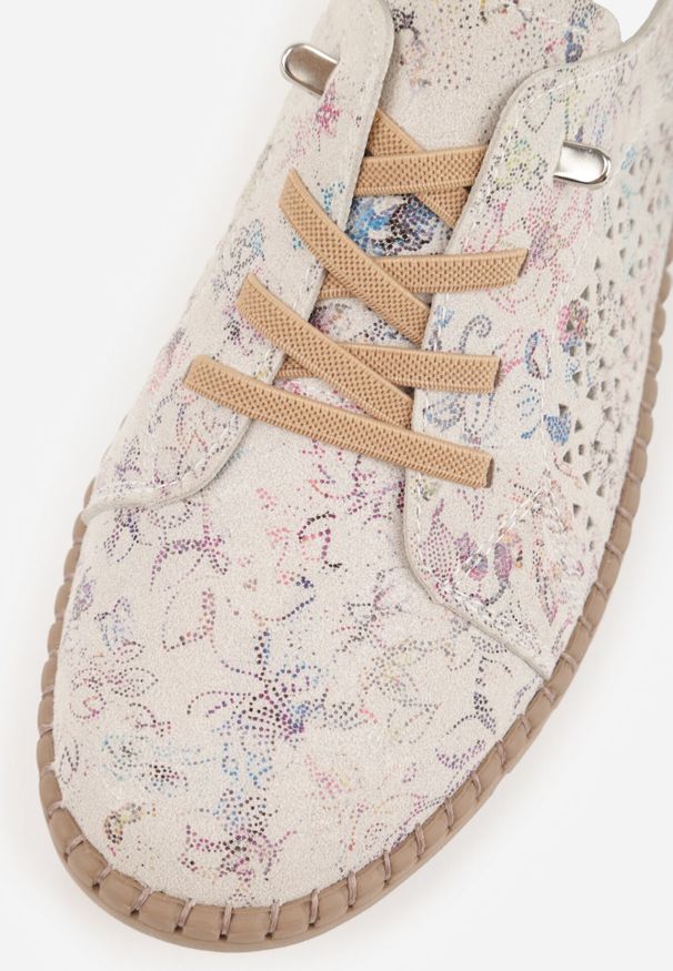 Born2be - Beżowo-Różowe Skórzane Sneakersy w Kwiaty z Ażurowym Wzorem Rionela. Zapięcie: sznurówki. Kolor: beżowy. Materiał: skóra. Wzór: ażurowy, kwiaty. Sezon: lato