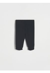 Reserved - Legginsy z marszczeniem - czarny. Kolor: czarny. Materiał: dzianina, bawełna #1