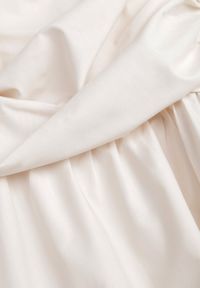 Born2be - Beżowa Rozkloszowana Marszczona Sukienka z Wiskozą i Bufiastymi Rękawami oraz Falbanką Larnovia. Okazja: na co dzień, na imprezę. Kolor: beżowy. Materiał: wiskoza. Typ sukienki: proste. Styl: elegancki, casual #2