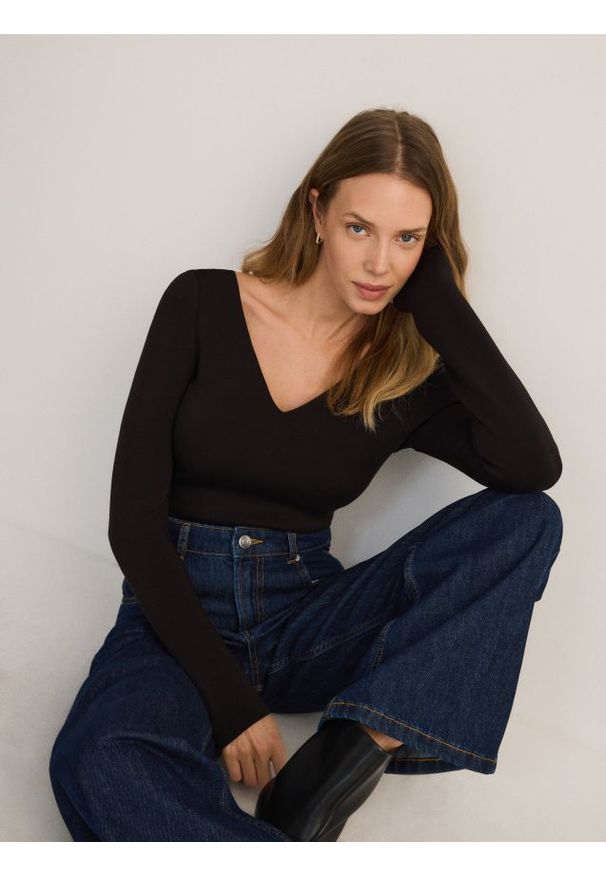 Reserved - Body z dodatkiem wiskozy - czarny. Kolor: czarny. Materiał: wiskoza. Długość: długie