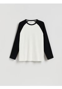 Reserved - Longsleeve regular - złamana biel. Materiał: bawełna, dzianina. Długość rękawa: długi rękaw