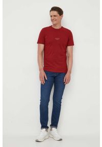 Guess t-shirt bawełniany kolor bordowy z aplikacją. Kolor: czerwony. Materiał: bawełna. Wzór: aplikacja. Styl: klasyczny #2