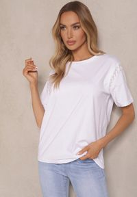 Renee - Biały T-shirt z Bawełny z Koralikami Vlerra. Okazja: na co dzień, na spacer. Kolor: biały. Materiał: bawełna. Wzór: aplikacja. Sezon: lato, wiosna. Styl: klasyczny, casual