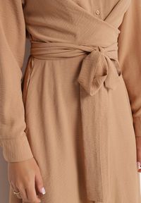 Born2be - Brązowa Koszulowa Sukienka Midi z Guzikami i Materiałowym Paskiem Tetenai. Okazja: na co dzień. Kolor: brązowy. Materiał: materiał. Typ sukienki: koszulowe. Styl: casual. Długość: midi #3