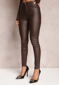 Renee - Brązowe Spodnie Skinny z Ekoskóry Zejomi. Stan: podwyższony. Kolor: brązowy. Materiał: skóra ekologiczna