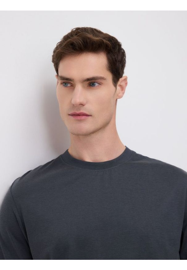 Reserved - T-shirt regular z bawełną merceryzowaną - szary. Kolor: szary. Materiał: bawełna