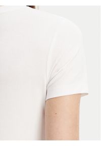 Guess Jeans T-Shirt W4YI04 J1314 Biały Regular Fit. Kolor: biały. Materiał: bawełna #4