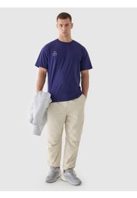 4f - 4F T-shirt oversize gładki uniseks - granatowy XL. Okazja: na co dzień. Kolor: niebieski. Materiał: bawełna, jersey, dzianina. Długość rękawa: krótki rękaw. Długość: krótkie. Wzór: gładki. Styl: sportowy, klasyczny, casual
