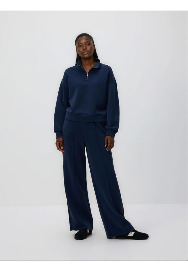 Reserved - Bluza z zamkiem - granatowy. Kolor: niebieski. Materiał: dzianina