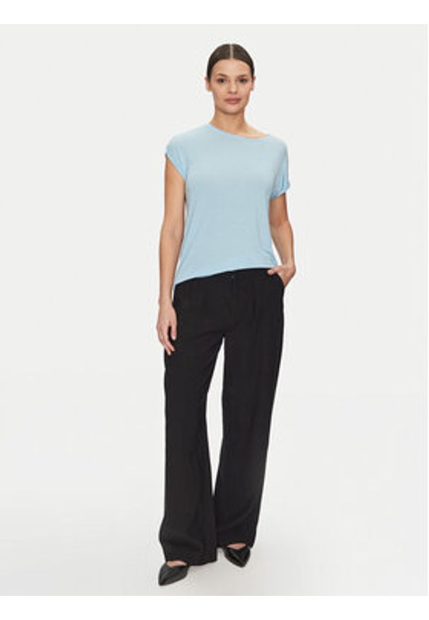Vero Moda T-Shirt Ava 10284468 Niebieski Regular Fit. Kolor: niebieski. Materiał: lyocell
