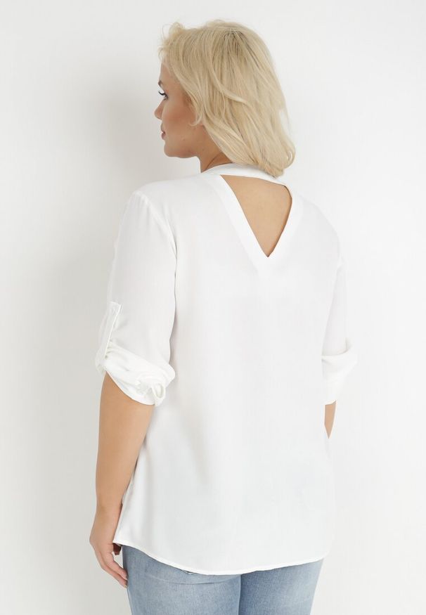 Born2be - Biała Bluzka Althiope. Okazja: na co dzień. Kolekcja: plus size. Kolor: biały. Długość rękawa: długi rękaw. Długość: długie. Wzór: gładki. Styl: casual