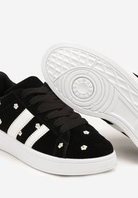 Born2be - Czarne Sneakersy z Ozdobnymi Paskami i Haftowanymi Kwiatami Malunea. Okazja: na co dzień. Zapięcie: pasek. Kolor: czarny. Materiał: jeans. Wzór: kwiaty, haft. Obcas: na obcasie. Wysokość obcasa: niski #5