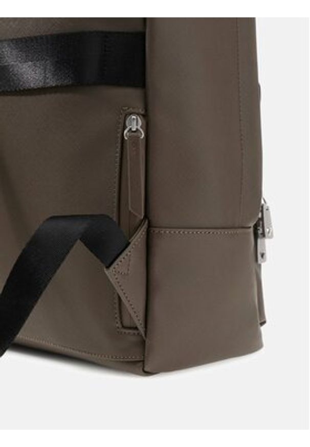 Guess Plecak 164329 Brązowy. Kolor: brązowy