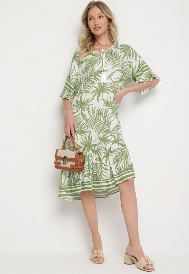 Born2be - Zielona Sukienka o Pudełkowym Kroju z Wiązaniem przy Dekolcie w Roślinny Wzór Mirionela. Kolor: zielony. Długość rękawa: krótki rękaw
