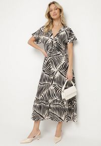 Born2be - Czarna Sukienka Wiskozowa Rozkloszowana w Liściasty Print Draledia. Typ kołnierza: dekolt w serek. Kolor: czarny. Materiał: wiskoza. Długość rękawa: krótki rękaw. Wzór: nadruk. Typ sukienki: rozkloszowane #3