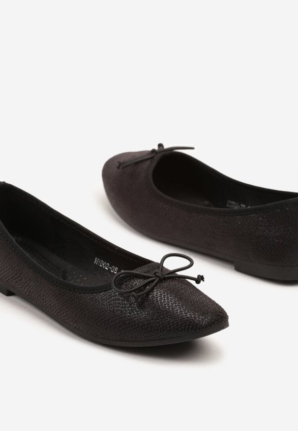 Born2be - Czarne Balerinki Vices z Kokardką i Tłoczeniem Imitującym Skórę Węża Mirtewi. Kolor: czarny. Materiał: skóra. Styl: elegancki