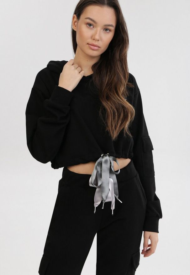 Born2be - Czarny Komplet Dresowy Ginehaneh. Kolor: czarny. Materiał: dresówka. Wzór: napisy, haft