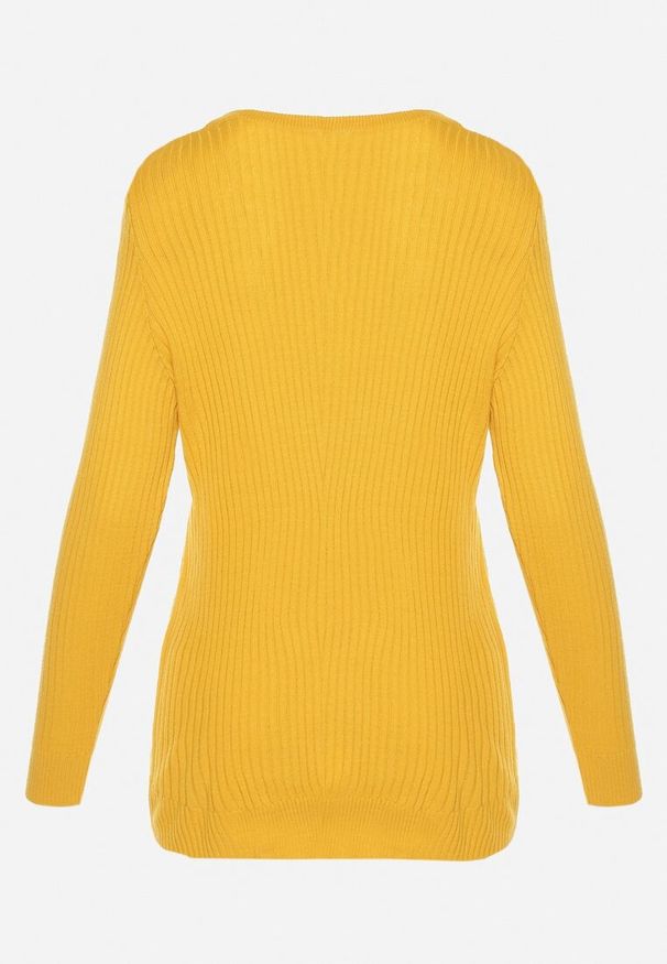 Born2be - Beżowy Sweter z Trójkątnym Dekoltem z Prążkowanej Dzianiny Derige. Okazja: na co dzień. Kolor: beżowy. Materiał: dzianina, prążkowany. Styl: casual
