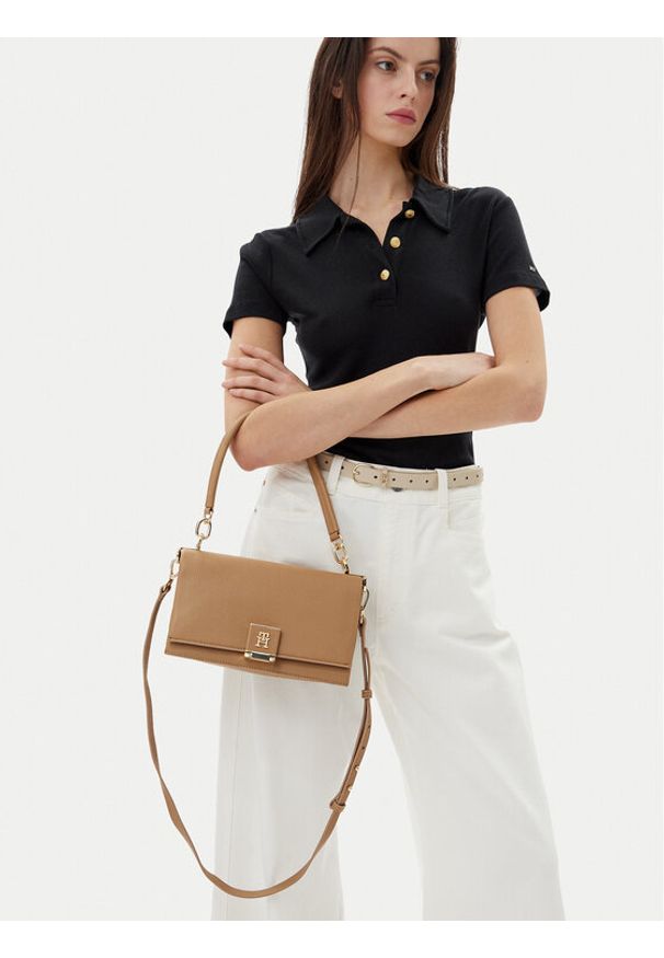 TOMMY HILFIGER - Tommy Hilfiger Torebka Th Her Med Crossover AW0AW17216 Brązowy. Kolor: brązowy. Materiał: skórzane