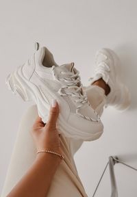 Born2be - Białe Sneakersy na Tłoczonej Podeszwie z Ozdobnym Sznurowaniem i Wstawkami z Siateczki Xerxia. Kolor: biały