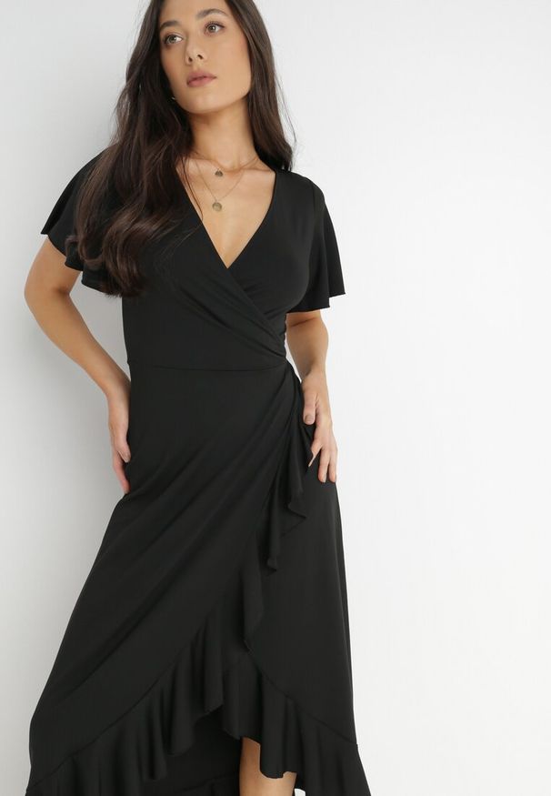 Born2be - Czarna Sukienka Aediala. Okazja: na co dzień, na randkę, na imprezę. Kolor: czarny. Materiał: wiskoza, tkanina. Długość rękawa: krótki rękaw. Typ sukienki: kopertowe. Styl: casual. Długość: midi