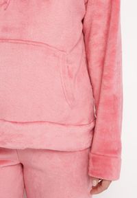 Born2be - Różowy Komplet Piżamowy Bluza z Kapturem i Spodnie Joggery z Pluszowej Dzianiny Carlala. Kolor: różowy. Materiał: dzianina #2