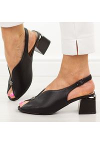 Czarne skórzane sandały damskie Cambell 35301. Okazja: na co dzień, na spacer. Kolor: czarny. Materiał: skóra. Wzór: ażurowy. Sezon: wiosna, lato. Obcas: na obcasie. Styl: elegancki, klasyczny, casual, wizytowy #1