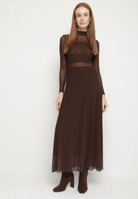 Born2be - Brązowa Siateczkowa Sukienka Rozkloszowana Longsleeve z Domieszką Wiskozy Eprela. Okazja: na randkę. Kolor: brązowy. Materiał: wiskoza. Długość rękawa: długi rękaw. Typ sukienki: rozkloszowane. Styl: klasyczny #4