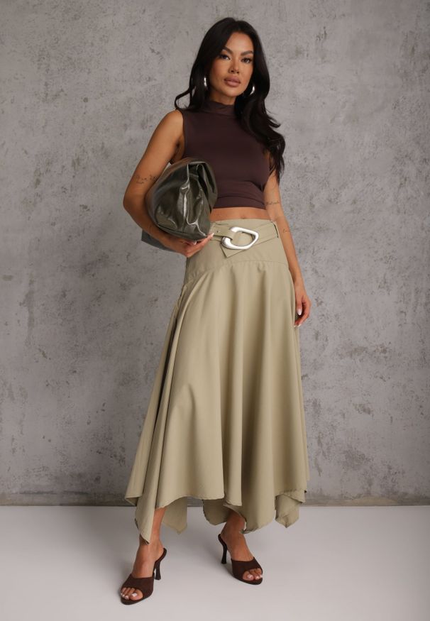 Renee - Zielona Asymetryczna Spódnica o Rozkloszowanym Fasonie z Paskiem z Klamrą Diomeine. Okazja: na co dzień. Kolor: zielony. Długość: krótkie. Styl: casual, elegancki