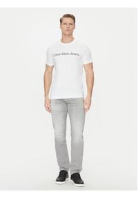 Calvin Klein Jeans T-Shirt J30J322552 Biały Slim Fit. Kolor: biały. Materiał: bawełna #3