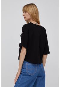 Armani Exchange t-shirt bawełniany kolor czarny. Kolor: czarny. Materiał: bawełna. Długość rękawa: krótki rękaw. Długość: krótkie. Wzór: nadruk