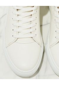 BUSCEMI - Białe sneakersy z ozdobną kłódką. Kolor: biały. Materiał: guma. Szerokość cholewki: normalna. Wzór: aplikacja #3
