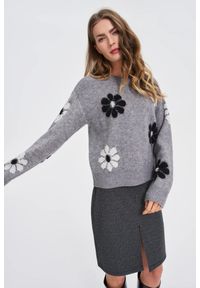 MOODO - Sweter w kwiaty szary. Kolor: szary. Materiał: poliamid, akryl, poliester. Wzór: kwiaty #1