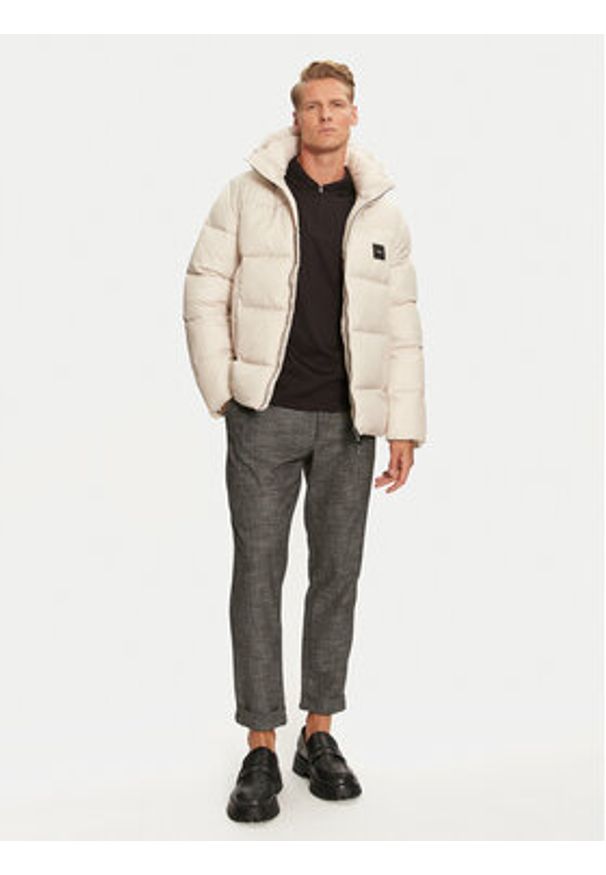 Calvin Klein Kurtka zimowa K10K113476 Beżowy Regular Fit. Kolor: beżowy. Materiał: syntetyk. Sezon: zima