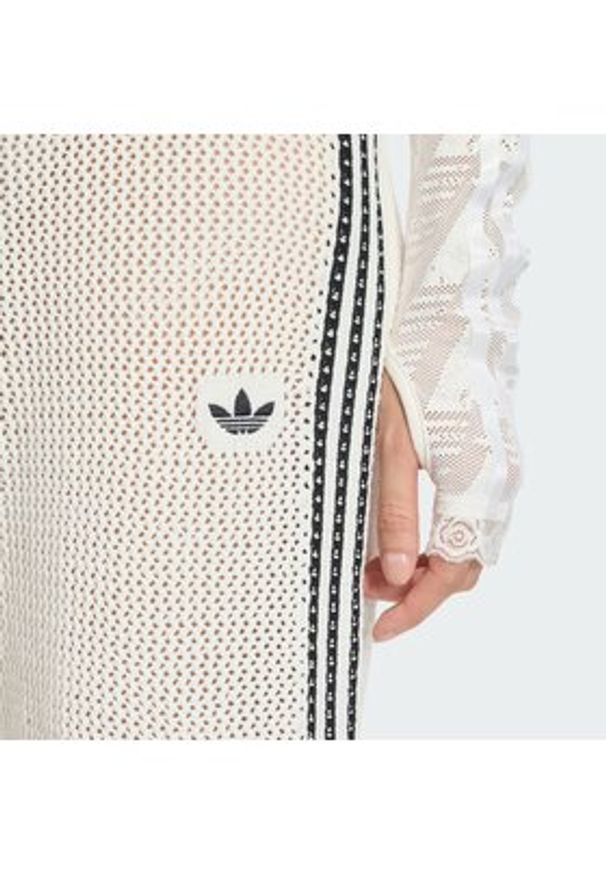 Adidas - adidas Spodnie dzianinowe Firebird KC6493 Biały Regular Fit. Kolor: biały. Materiał: syntetyk