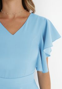 Born2be - Niebieska Rozkloszowana Sukienka Zdobiona Falbanami Emilienne. Okazja: na spacer, na co dzień, na randkę. Kolor: niebieski. Materiał: tkanina, jeans. Wzór: aplikacja, gładki, jednolity. Typ sukienki: rozkloszowane, proste. Styl: wizytowy, klasyczny, elegancki, casual. Długość: maxi