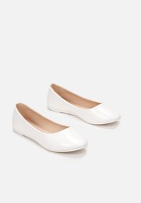 Born2be - Białe Balerinki Phalymes. Nosek buta: okrągły. Kolor: biały. Materiał: lakier. Szerokość cholewki: normalna. Wzór: kwiaty, gładki. Styl: klasyczny, elegancki #4