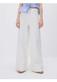 Reserved - Jeansy wide leg z ozdobną wstawką - biały. Kolor: biały #1