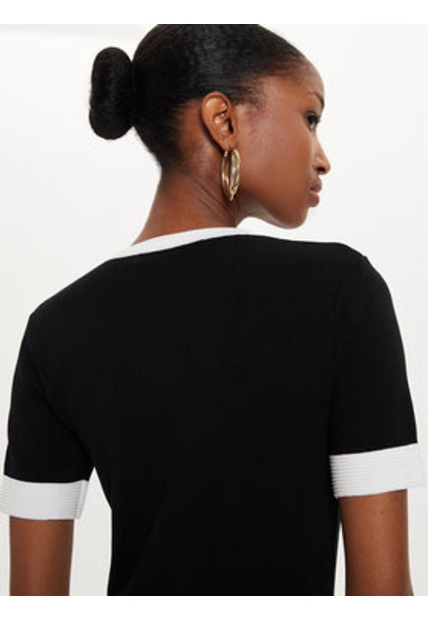 Karl Lagerfeld - KARL LAGERFELD Sukienka dzianinowa 245W1331 Czarny Slim Fit. Typ kołnierza: dekolt w karo. Kolor: czarny. Materiał: syntetyk