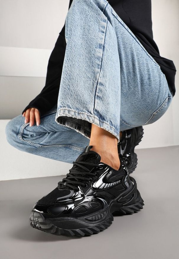 Born2be - Czarne Sneakersy na Grubej Tłoczonej Podeszwie z Geometrycznym Wzorem Deoliriel. Okazja: na co dzień. Zapięcie: sznurówki. Kolor: czarny. Materiał: jeans. Wzór: geometria