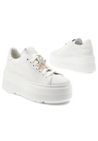 Sneakersy damskie Armodo, skóra naturalna sznurowana z ozdobną metalową ważką na sznurowadłach i grupę płaskiej podeszwie, białe, 1833-466. Kolor: biały. Materiał: skóra #2