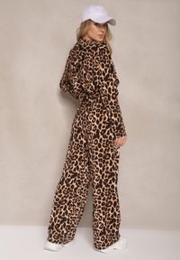 Renee - Brązowy Komplet Dresowy w Panterkowy Print Bluza i Spodnie o Szerokim Kroju Edilanea. Kolor: brązowy. Materiał: dresówka. Wzór: nadruk #3
