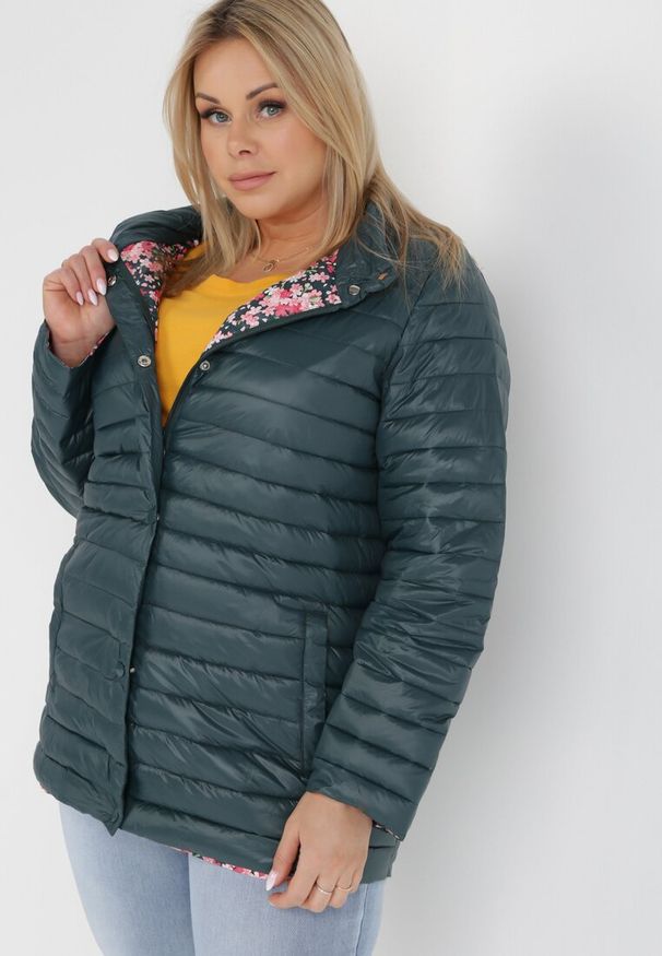 Born2be - Ciemnozielona Kurtka Elanassa. Typ kołnierza: kołnierzyk stójkowy. Kolekcja: plus size. Kolor: zielony